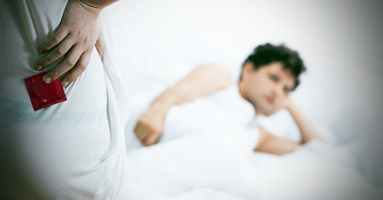 コンドームをつけようとしない男への、デキる女の上手な対処法4選