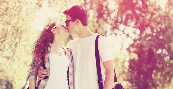 「エッチNG、キスはOK」のキスフレが急増してるらしい。その実態