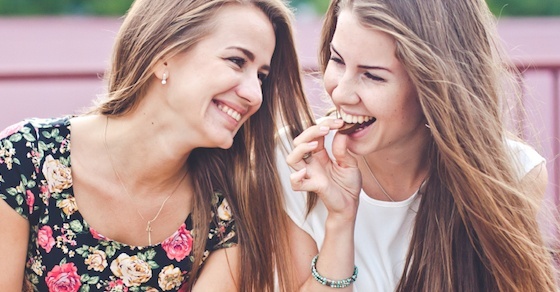 女性がチョコを食べる=セックスをしたいサインだった!