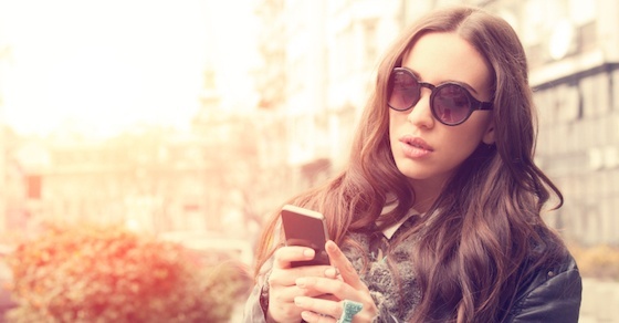 LINEで「今何してる?」と女性から聞かれた時の、模範解答まとめ