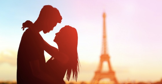 初めてキスする最適なタイミングとは?