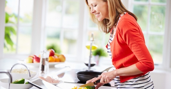 男の胃袋を鷲掴み!モテる女の絶品手料理ランキング TOP10