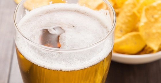 エナジードリンク「お嬢様聖水」のいやらしすぎる飲み方が話題
