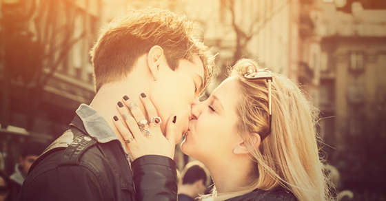 人生が上向く!キスに隠された6つの奇跡の効果