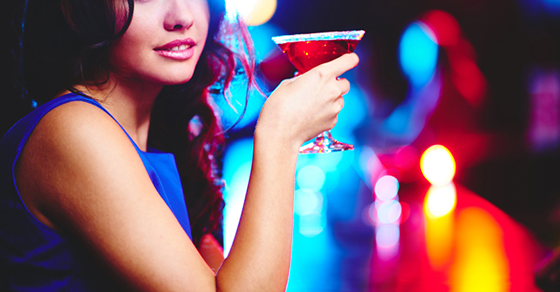 【悪用厳禁】ジュースしか飲まない女性に、お酒を飲ませる方法