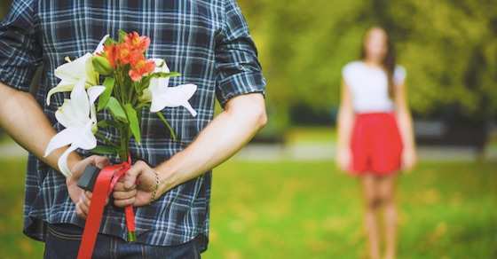 女性が好きな男性にだけ出す「告白して♡」の合図12選