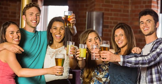 女性と一緒にお酒を飲むと仲良くなれる科学的な理由とは?