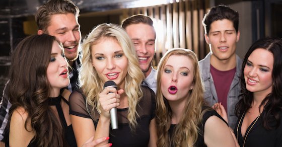 カラオケで歌うと女子がセックスしたくなるエッチな歌(曲)10選